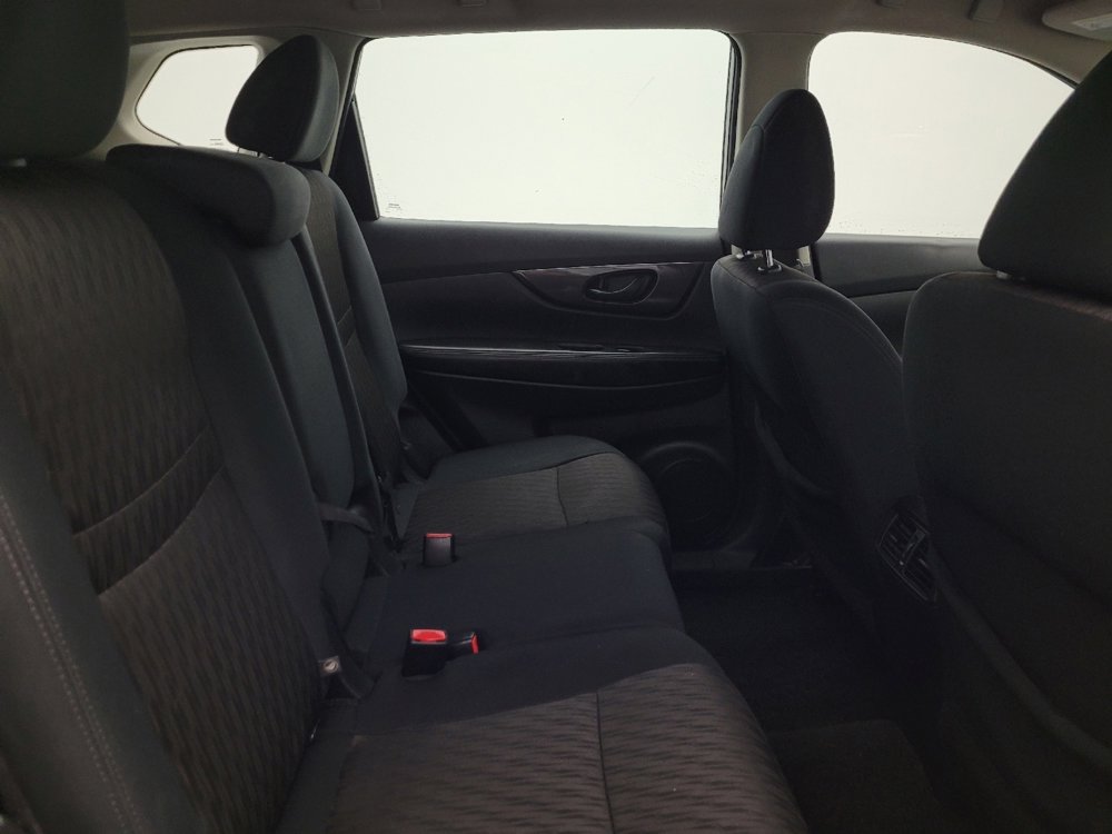 Used 2019 Nissan Rogue S image 19