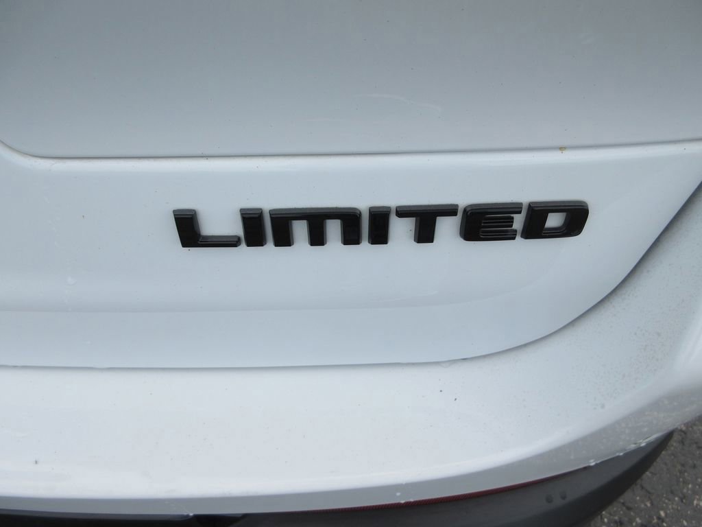 Used 2022 Jeep Grand Cherokee L Limited w/ Black Appearance Package AWD/4WD image 10