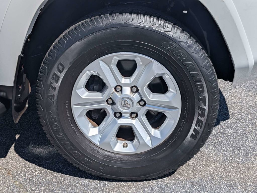 Used 2017 Toyota 4Runner SR5 Premium RWD image 12