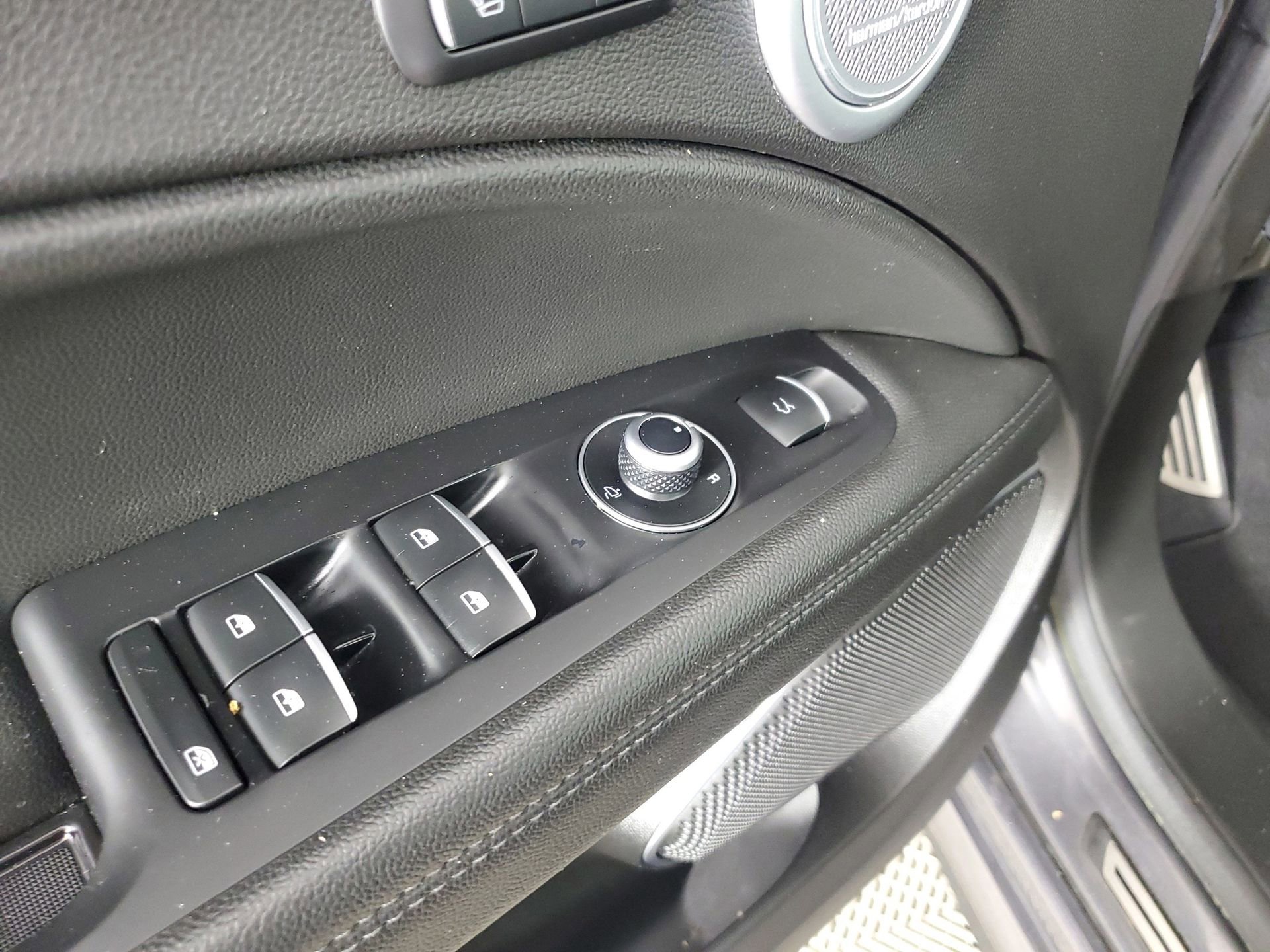 Used 2022 Alfa Romeo Stelvio Quadrifoglio w/ Active Assist Plus Package AWD/4WD image 31