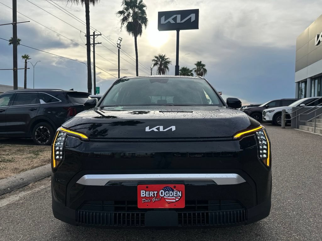 New 2027 Kia EV3 Wind FWD image 2