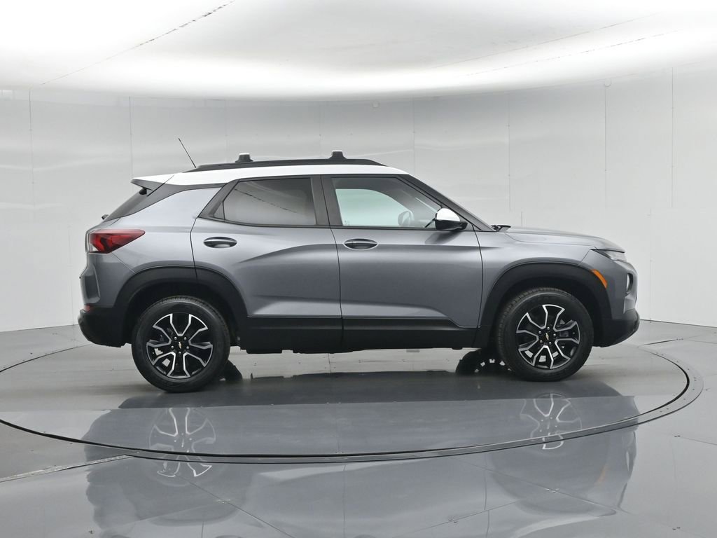 Used 2021 Chevrolet TrailBlazer ACTIV w/ Technology Package image 32