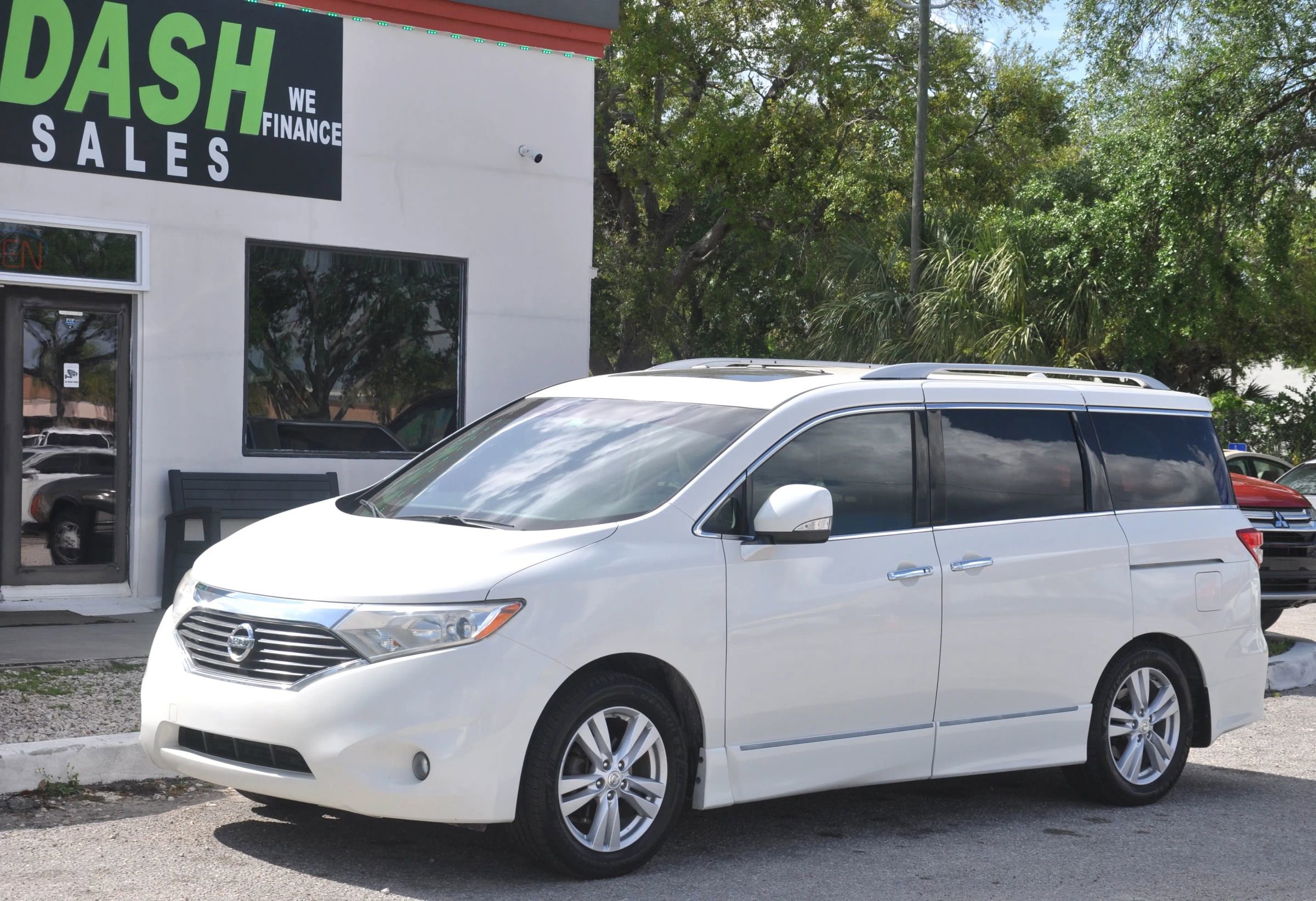 Used 2012 Nissan Quest LE w/ Value Cargo Pkg image 4