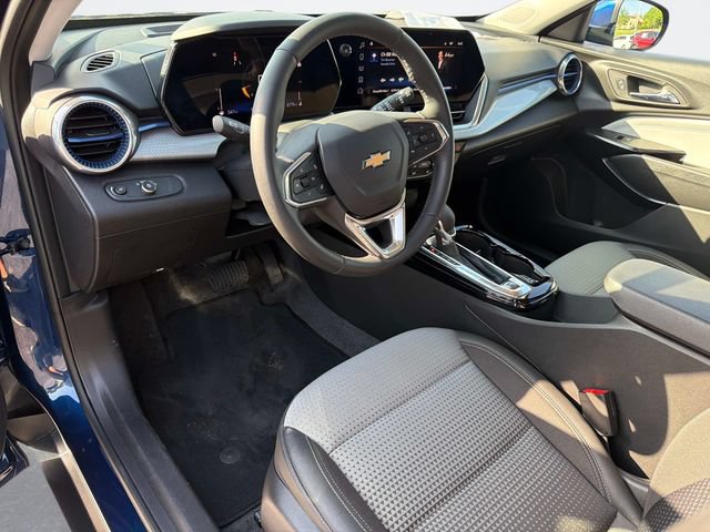 Used 2024 Chevrolet Trax LT w/ LT Convenience Package FWD image 23