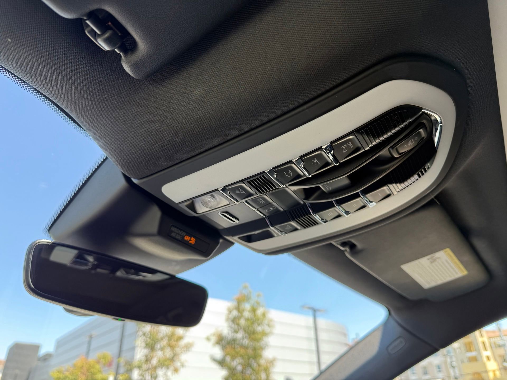 Certified 2024 Porsche Macan AWD/4WD image 16
