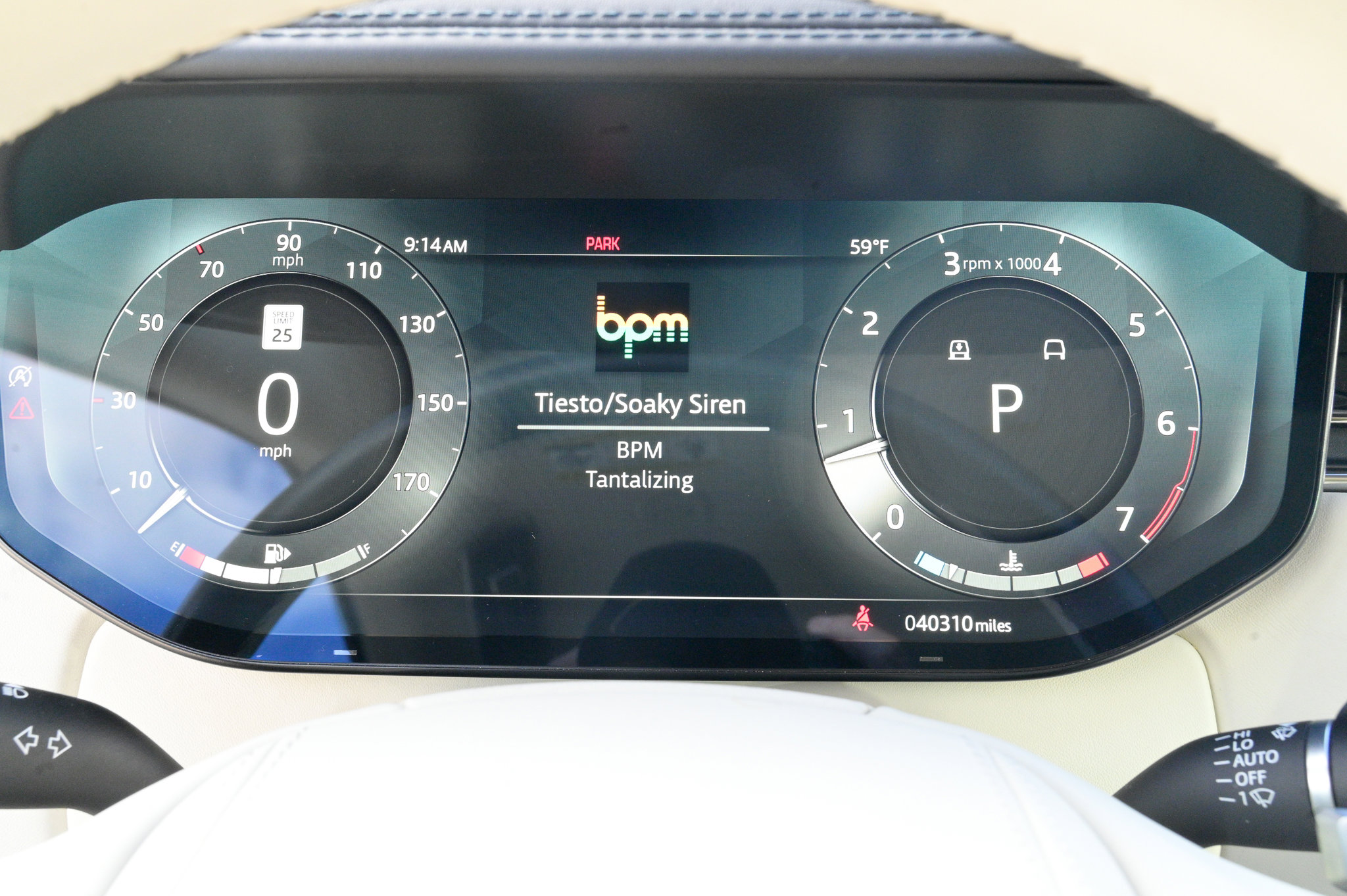 Used 2023 Land Rover Range Rover Autobiography image 24