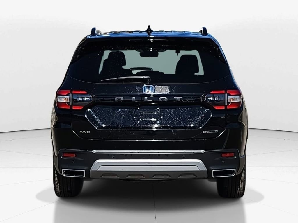 Used 2025 Honda Pilot Touring image 4