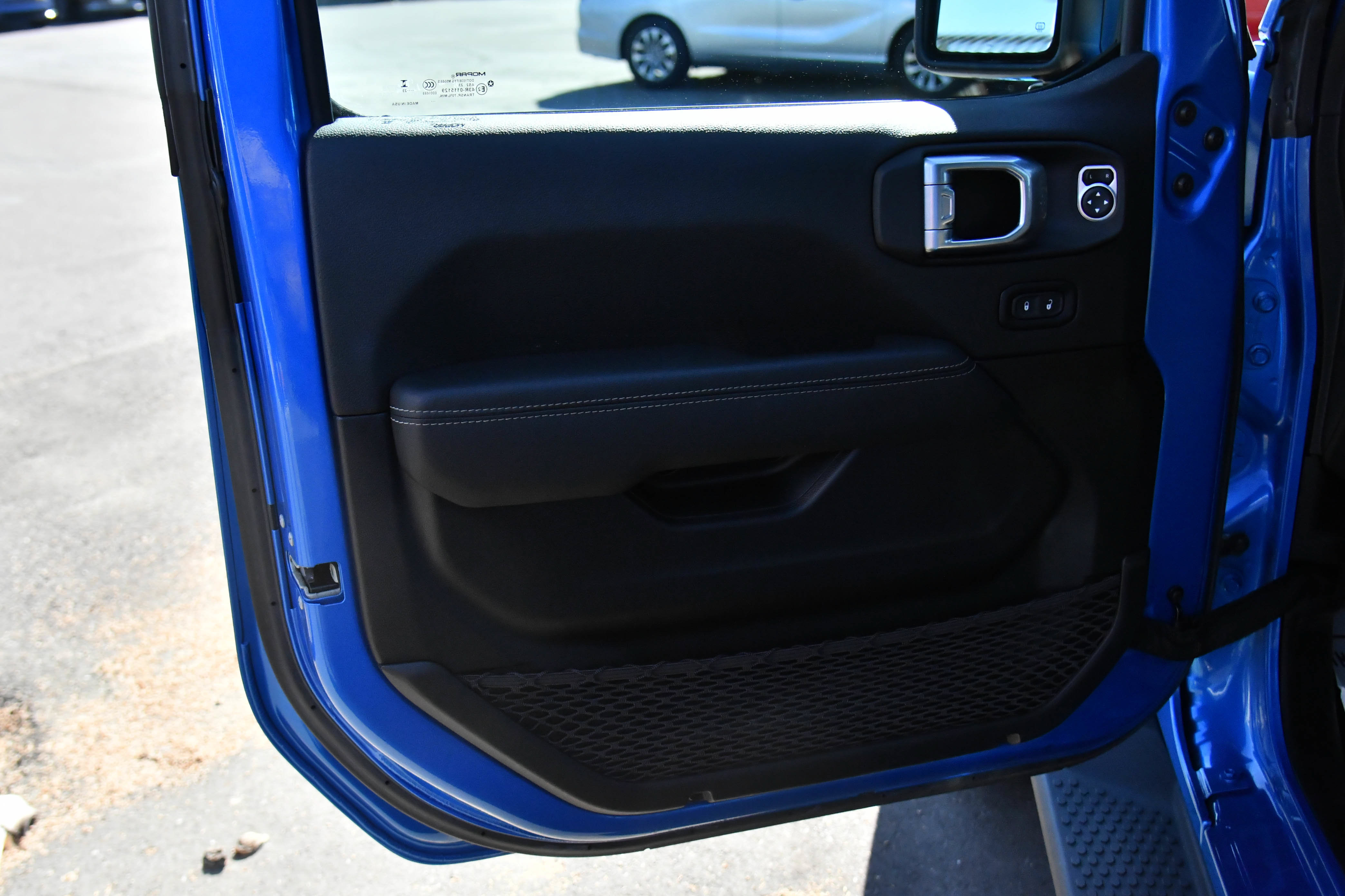 Used 2023 Jeep Wrangler Unlimited Sahara AWD/4WD image 16