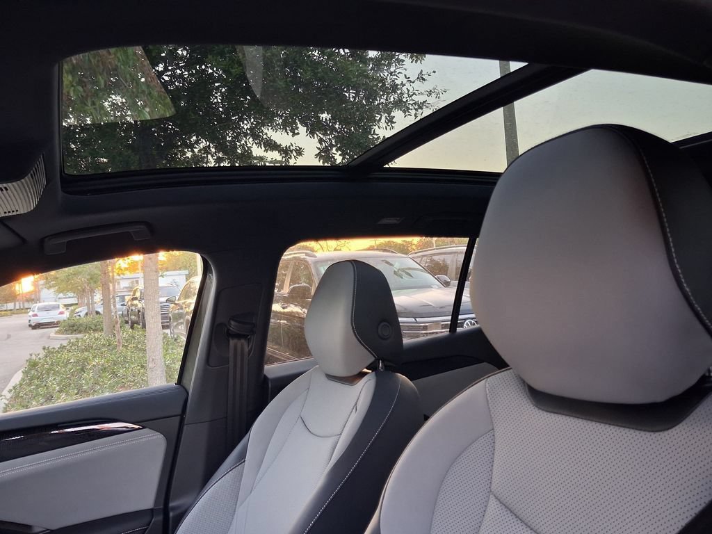 New 2026 Volkswagen Tiguan SE R-Line FWD image 8