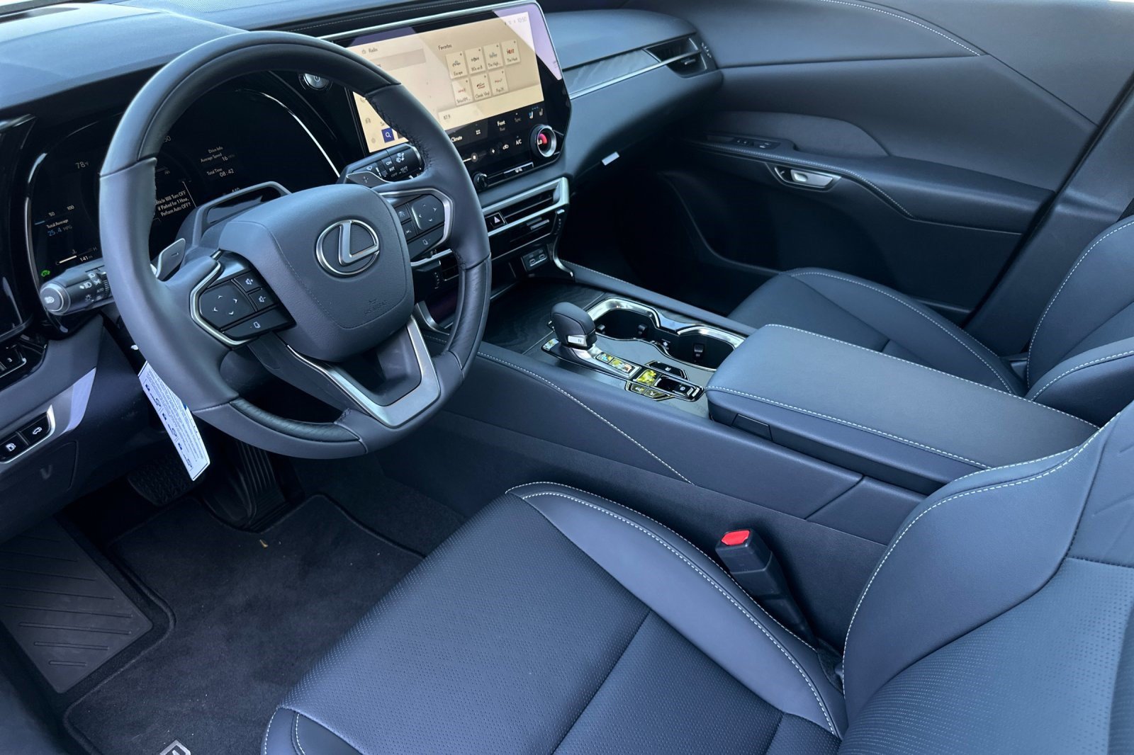 New 2026 Lexus RX 350 w/ Convenience Package AWD/4WD image 4