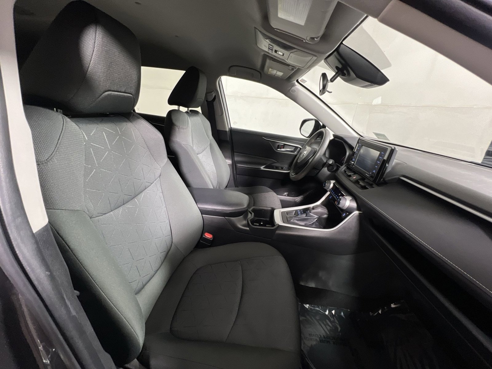 Used 2022 Toyota RAV4 XLE image 25