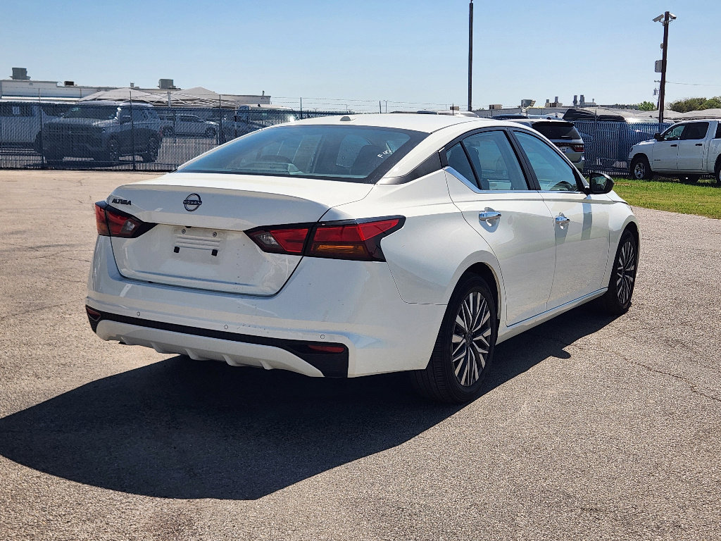 Used 2025 Nissan Altima 2.5 SV FWD image 35