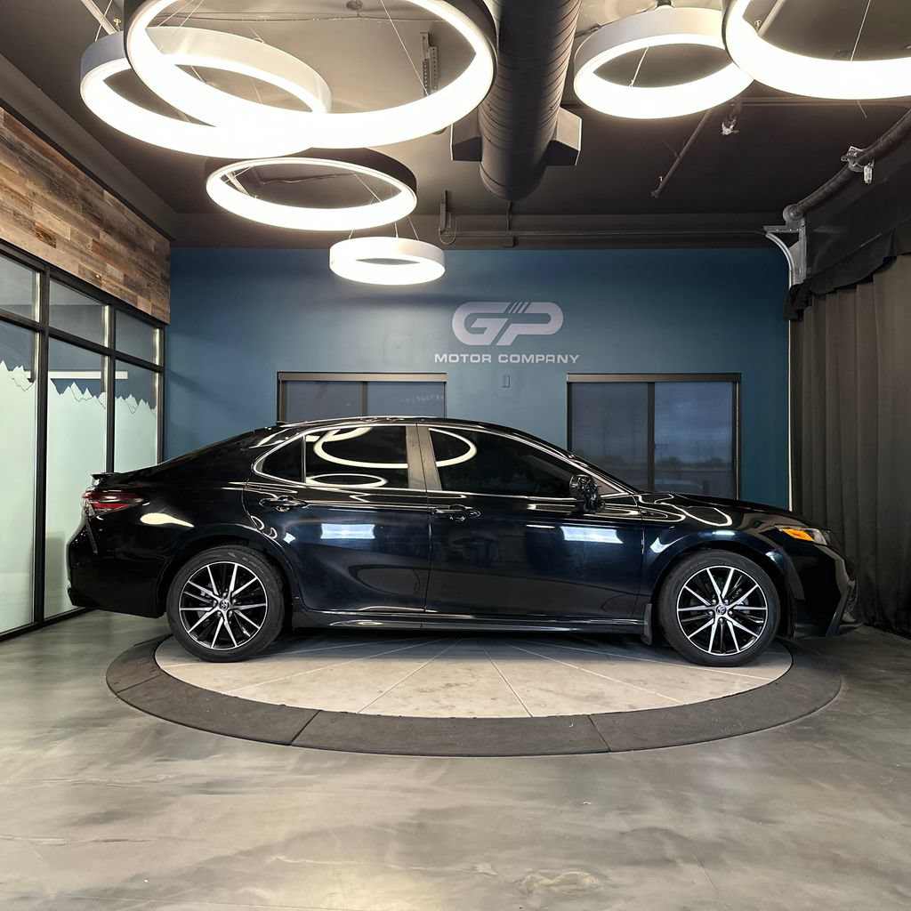 Used 2021 Toyota Camry SE FWD image 2
