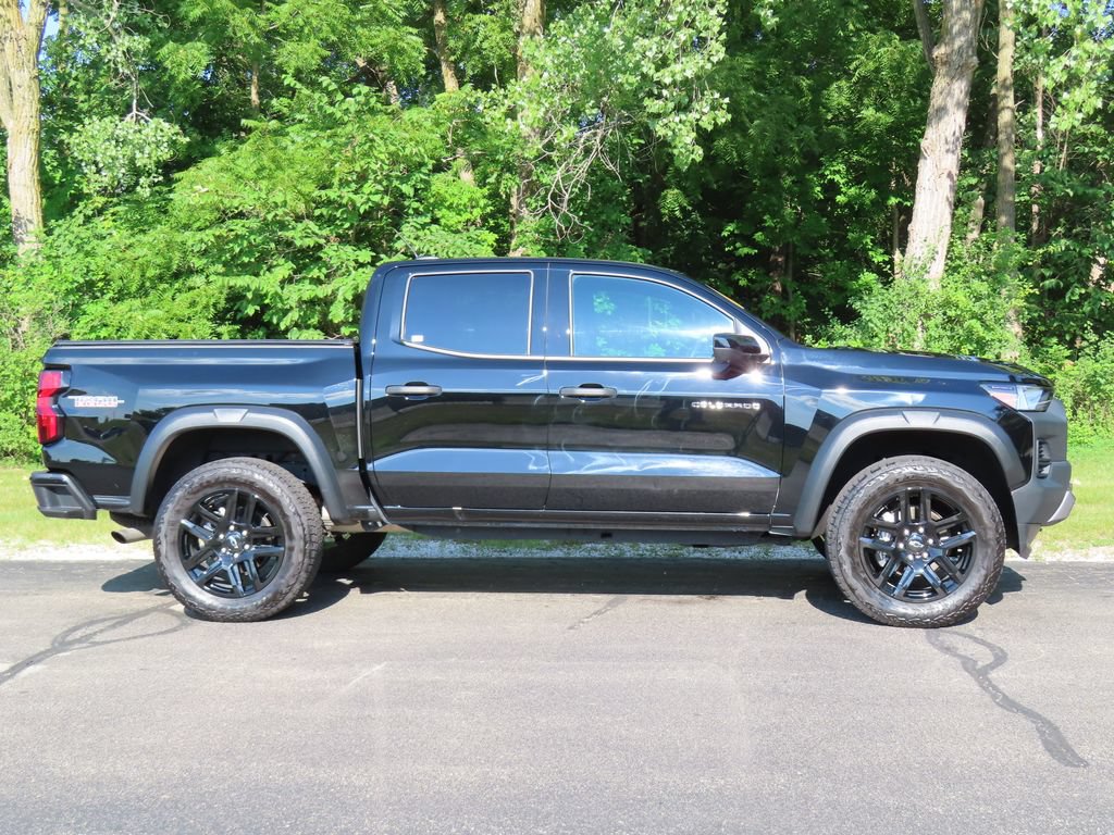Used 2024 Chevrolet Colorado Trail Boss w/ Technology Package AWD/4WD image 2