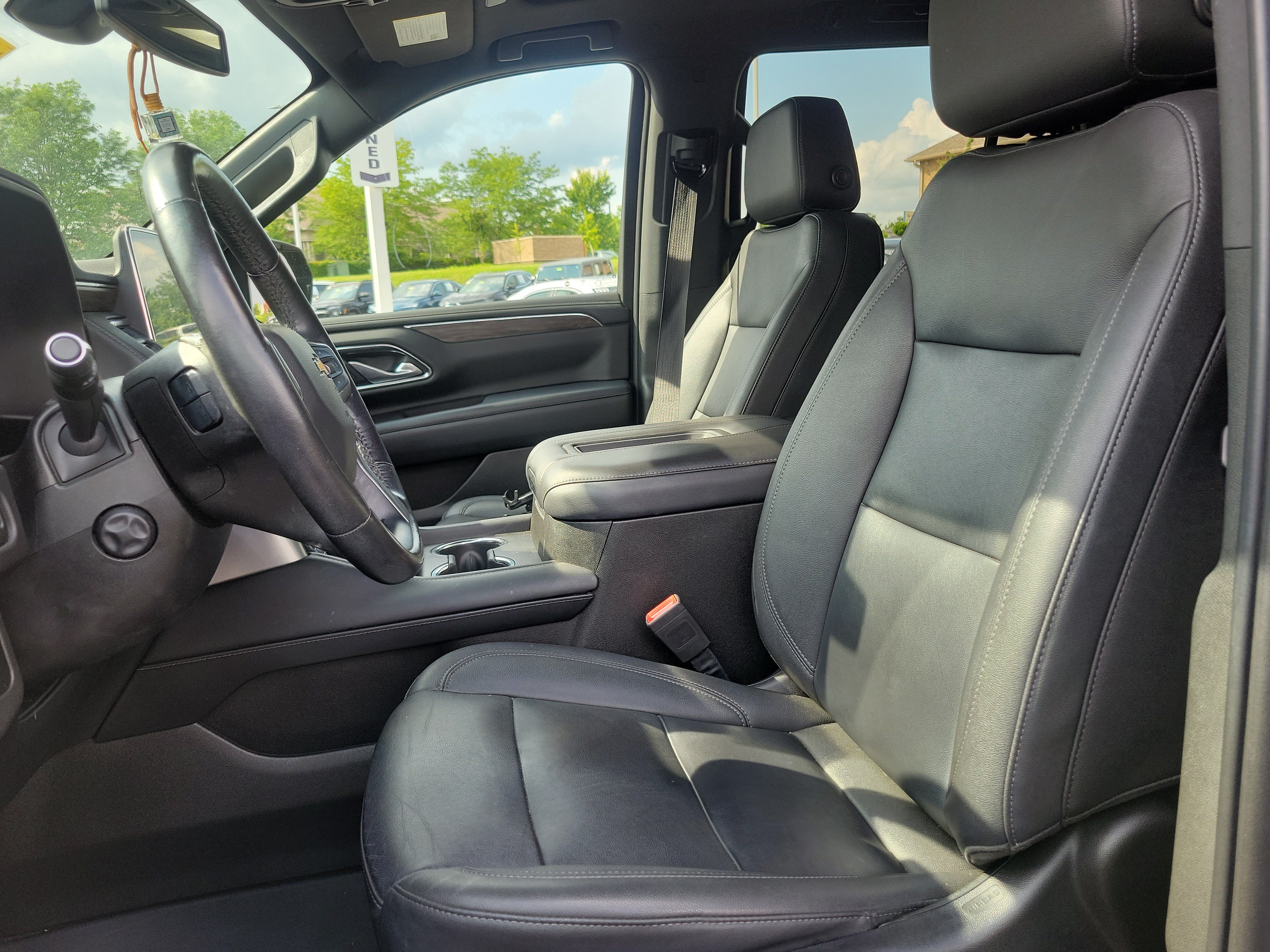Used 2022 Chevrolet Tahoe LT w/ LT Signature Plus Package AWD/4WD image 16