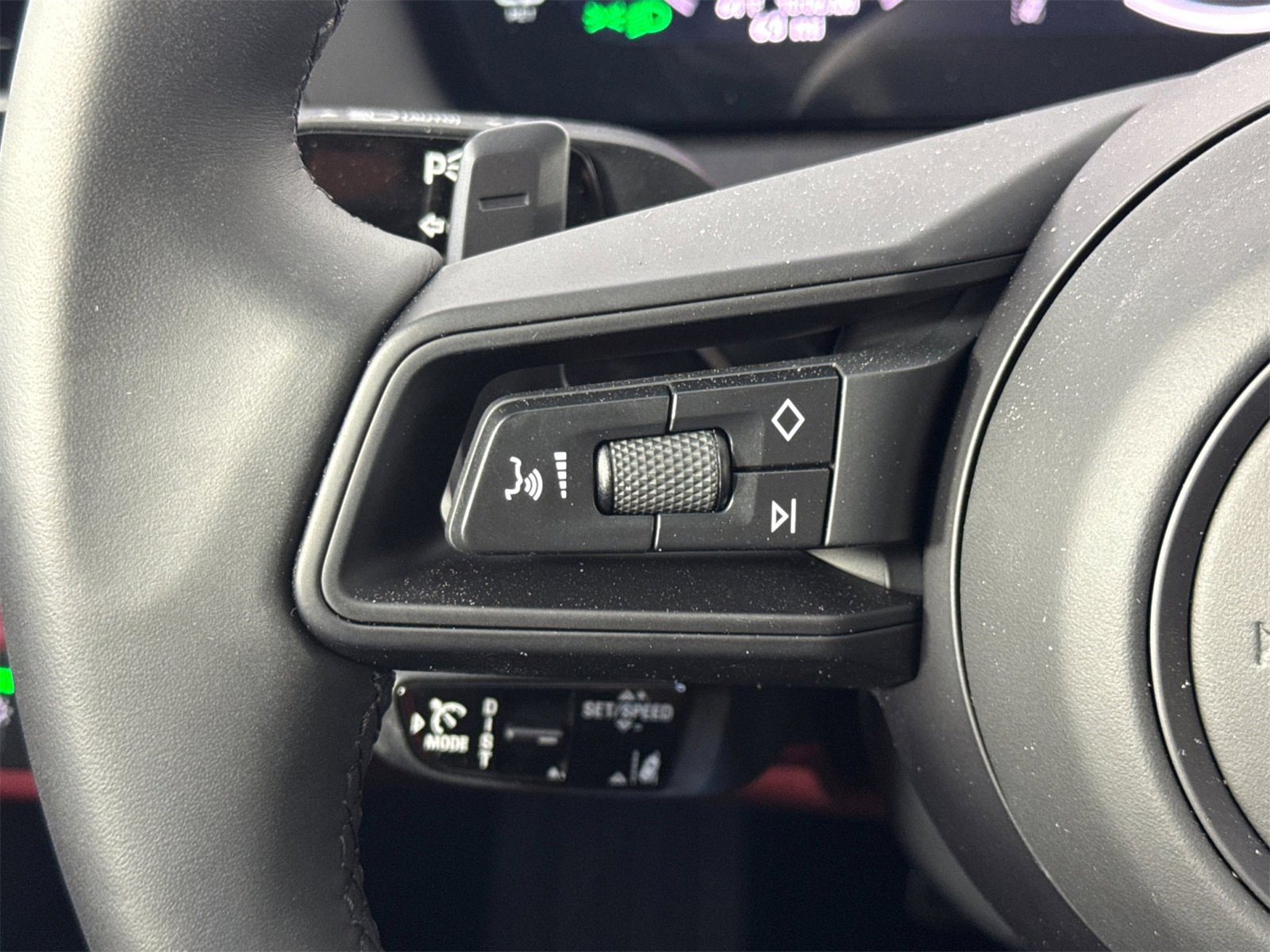 Certified 2025 Porsche Panamera image 28