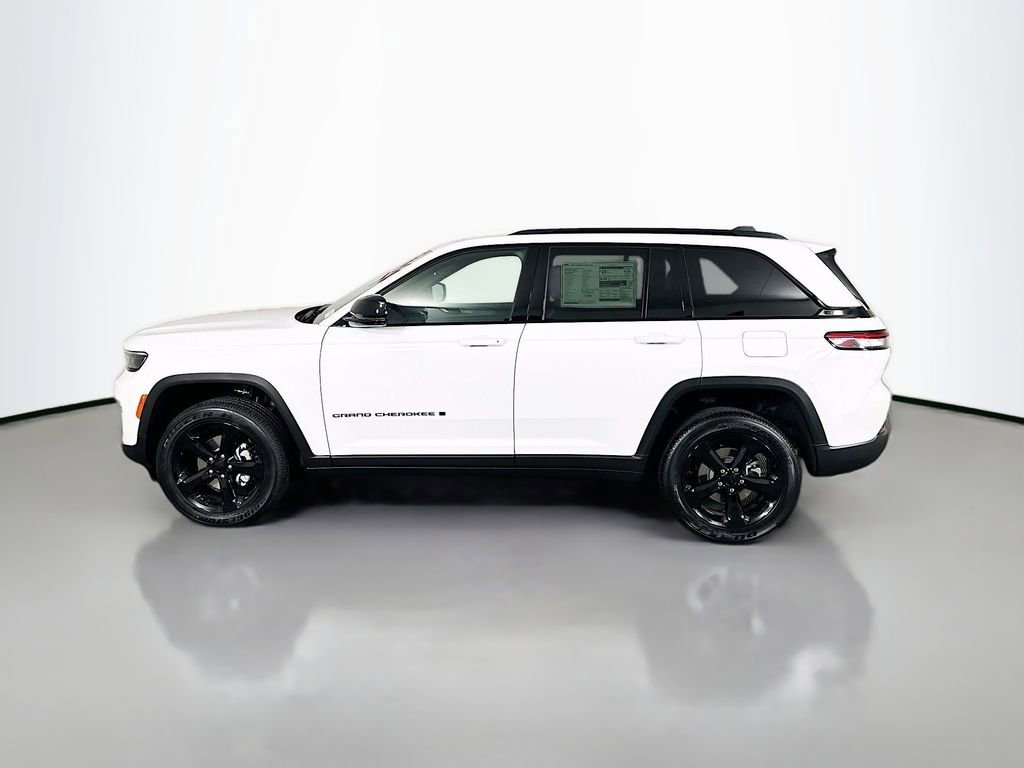 New 2025 Jeep Grand Cherokee Altitude image 4