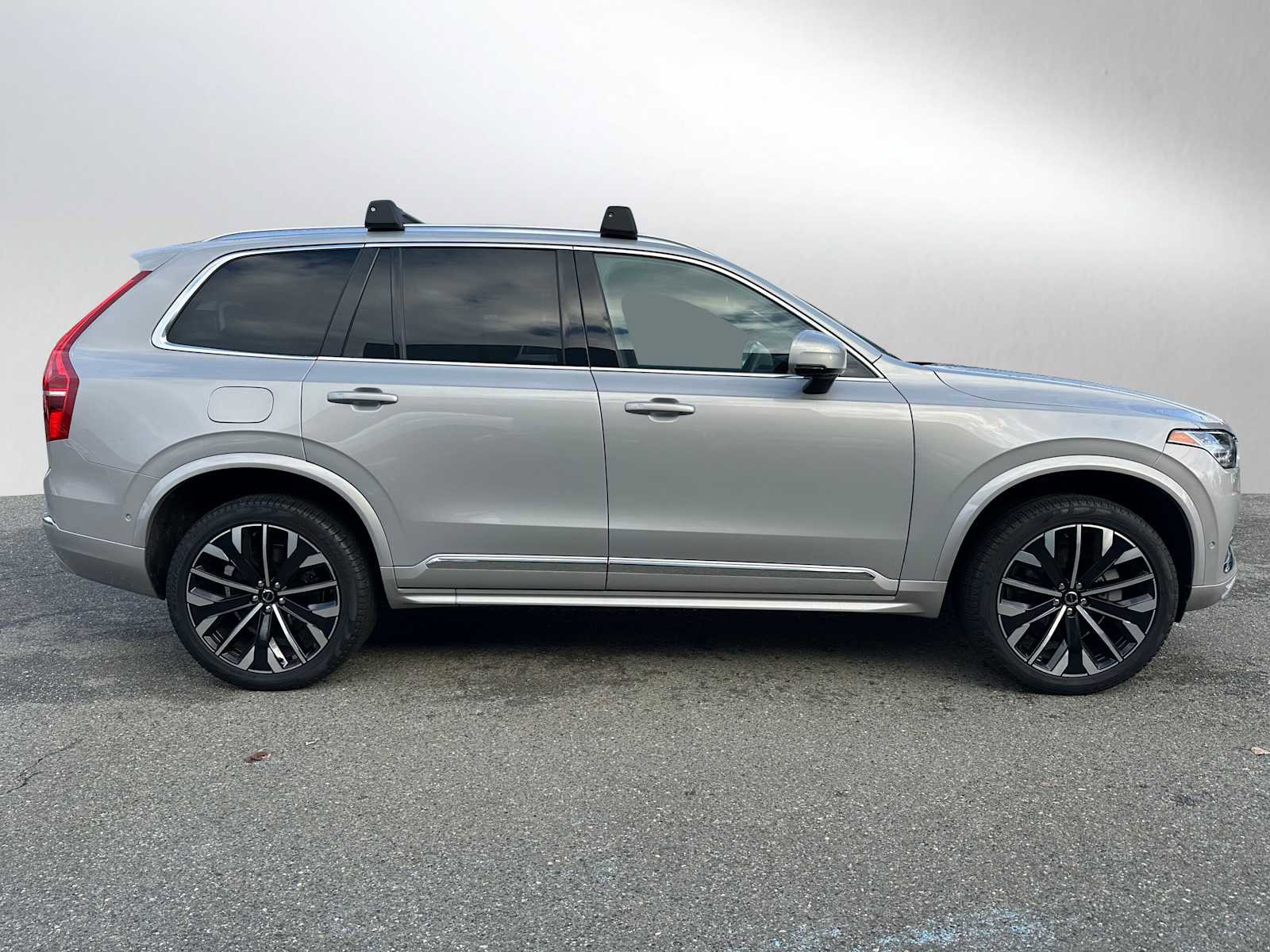 Used 2025 Volvo XC90 B6 Ultra w/ Lounge Package image 2