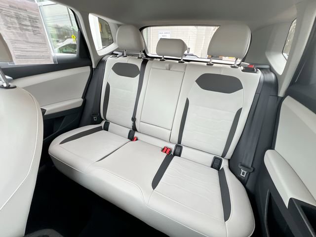 Used 2025 Volkswagen Taos SE image 21
