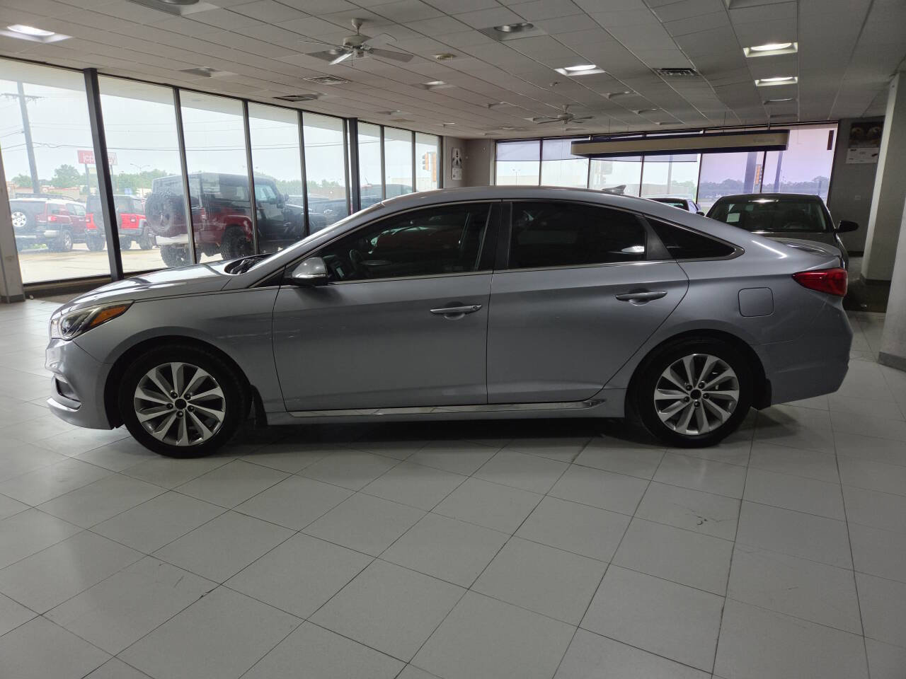 Used 2017 Hyundai Sonata Sport FWD image 4