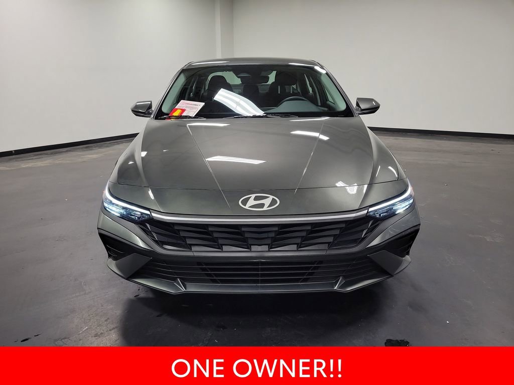 Used 2025 Hyundai Elantra SE image 3