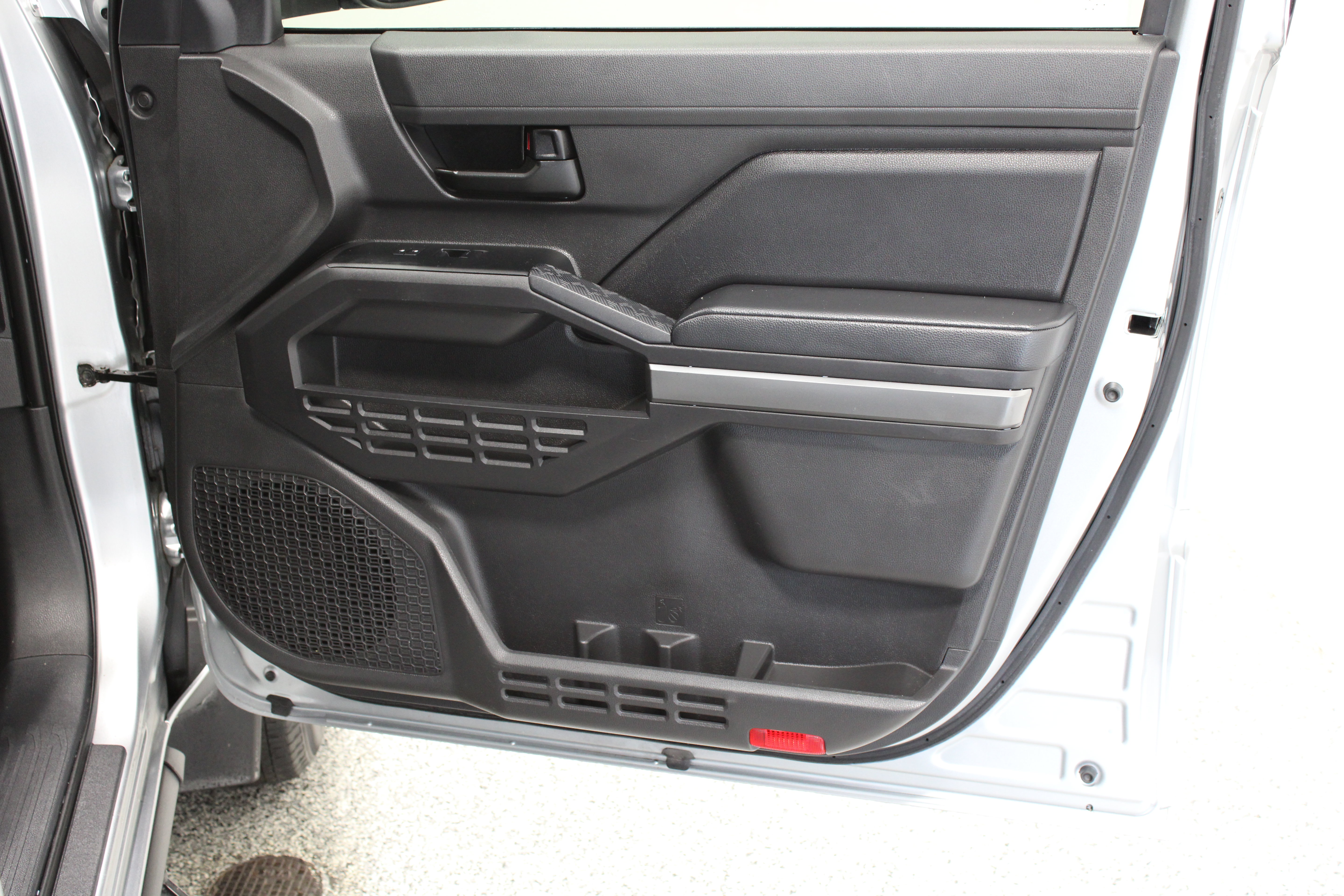 Used 2024 Toyota Tacoma SR5 RWD image 33