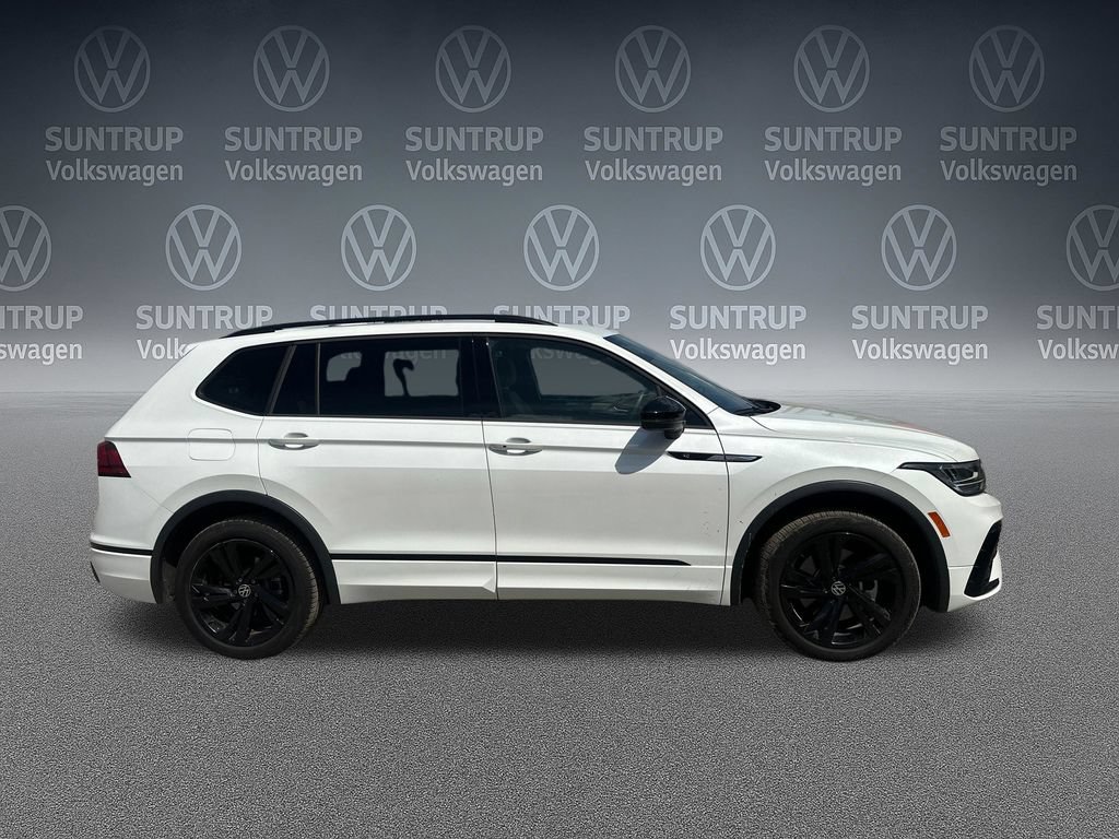 Used 2024 Volkswagen Tiguan SE R-Line w/ MDO Package, Two-Row AWD/4WD image 4