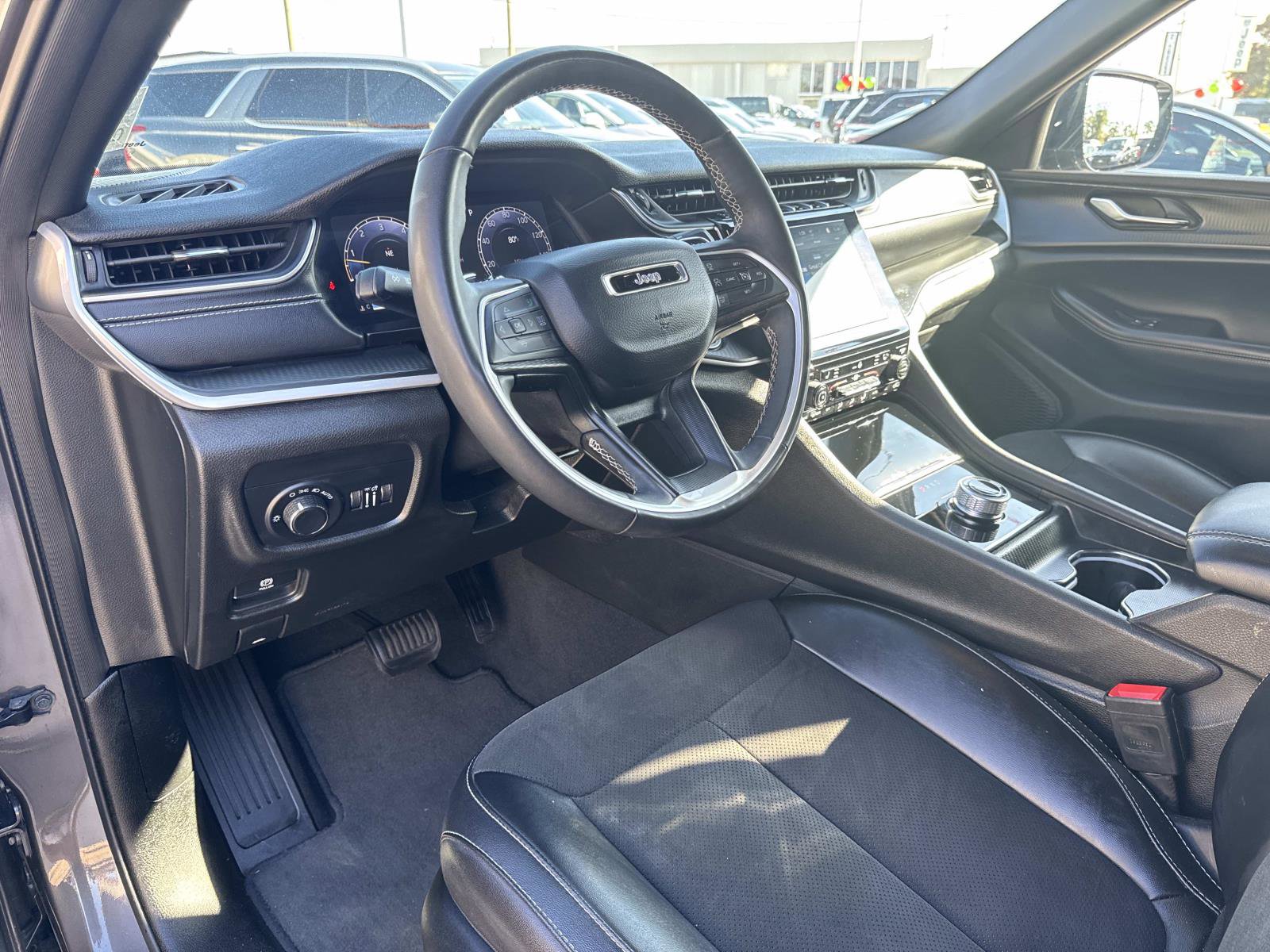 Used 2024 Jeep Grand Cherokee L Altitude image 17