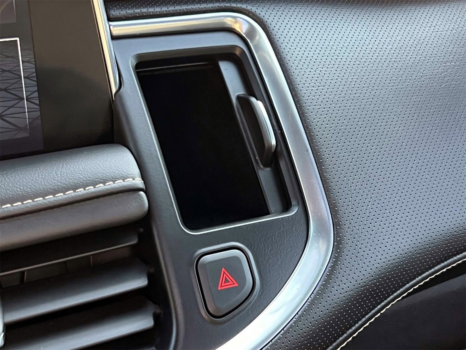 Used 2023 GMC Yukon XL SLT image 40