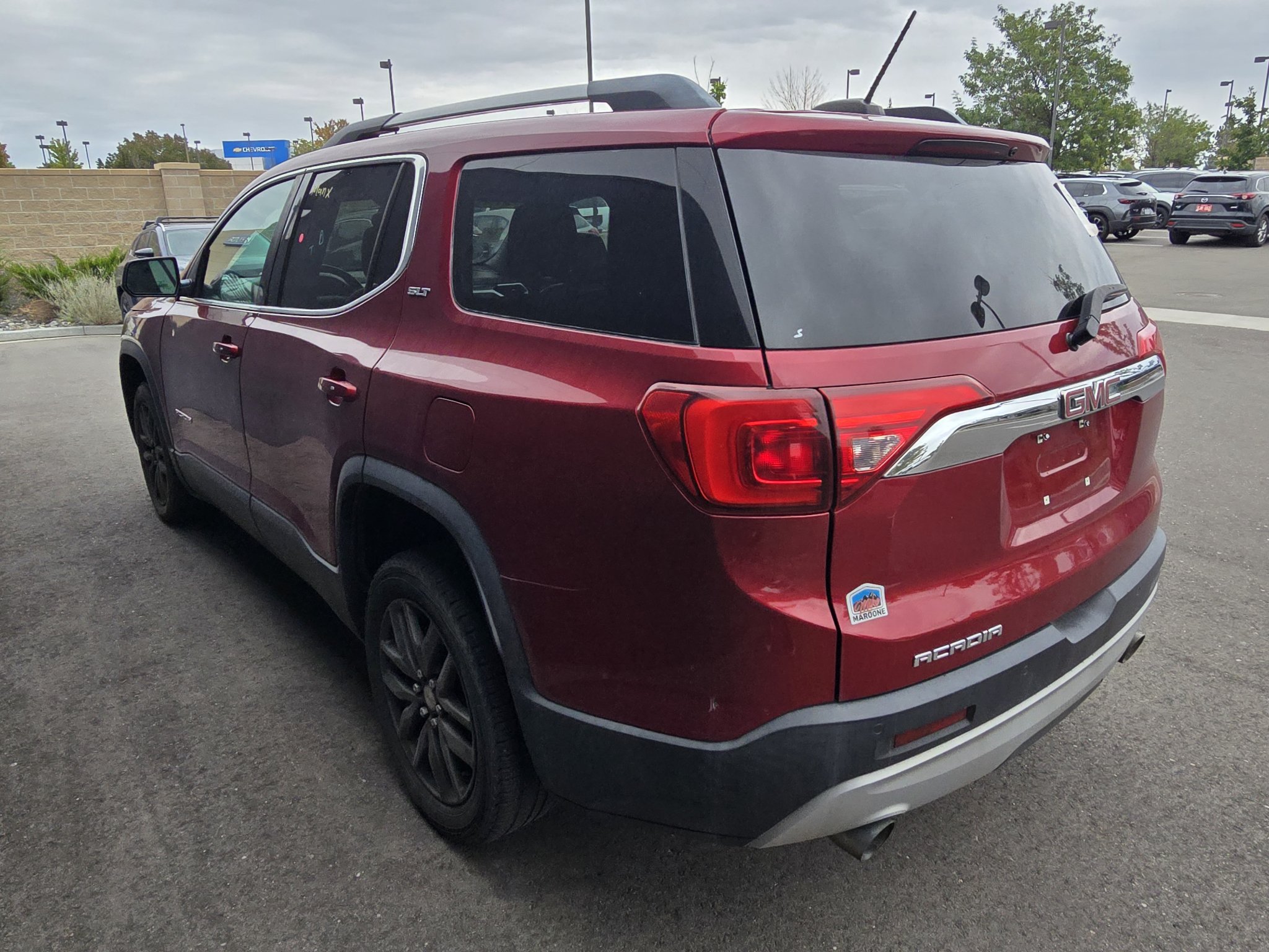 Used 2019 GMC Acadia SLT FWD image 2