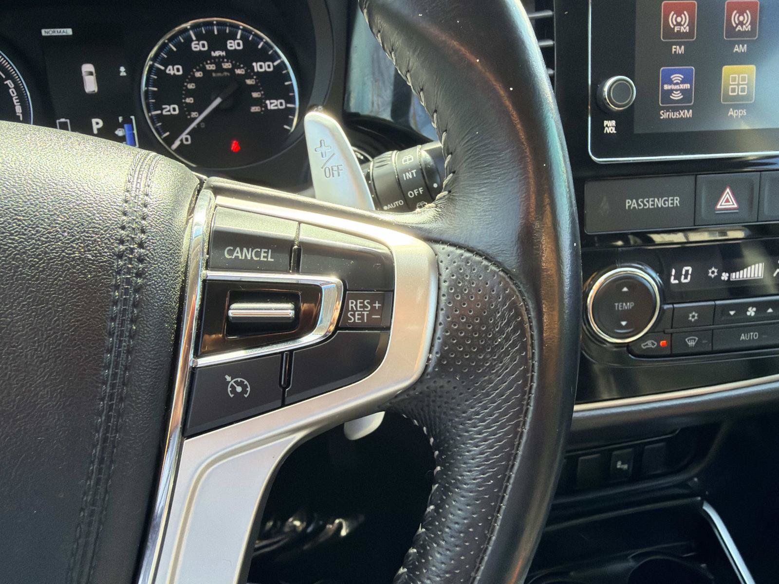 Used 2018 Mitsubishi Outlander SEL AWD/4WD image 19