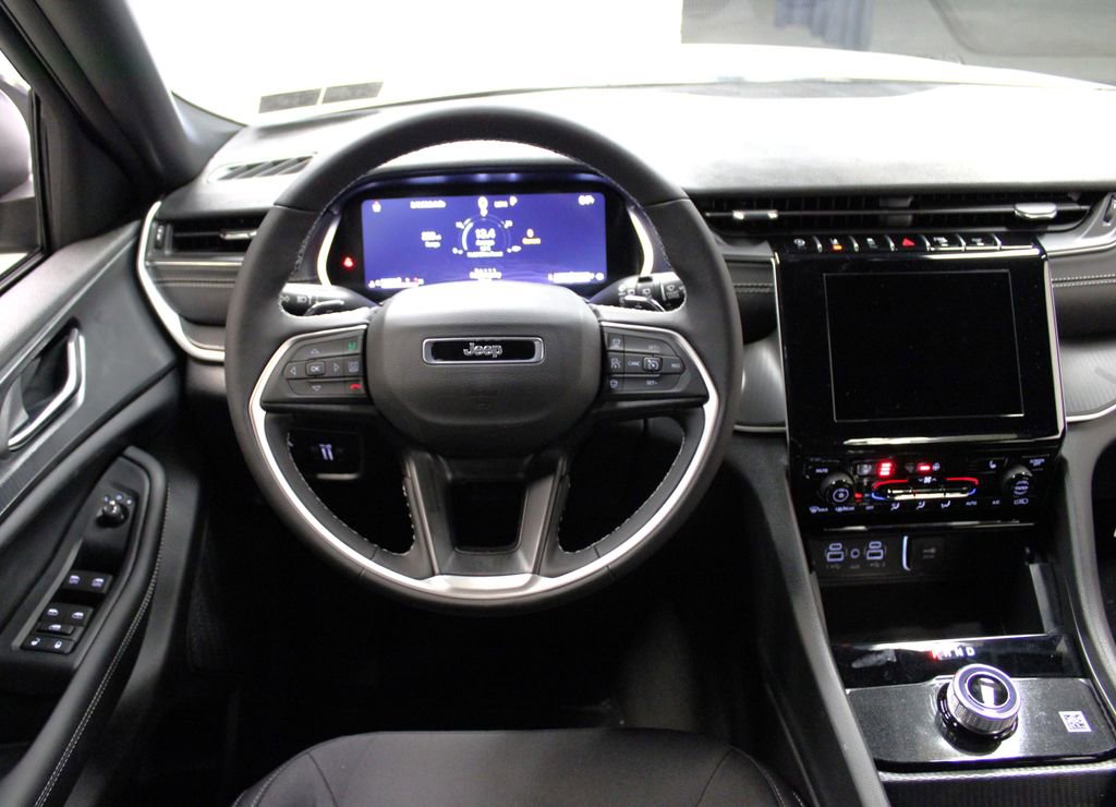 New 2025 Jeep Grand Cherokee Laredo X w/ Luxury Tech Group I image 12