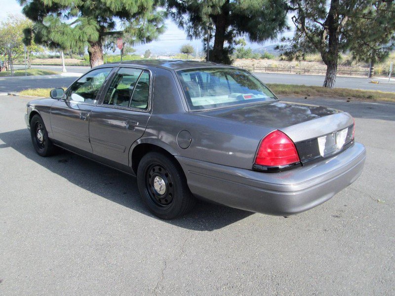 Used 2010 Ford Crown Victoria Police Interceptor image 3