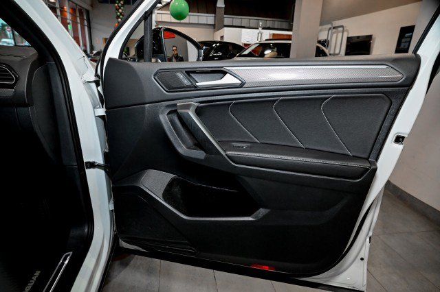 Used 2024 Volkswagen Tiguan SE R-Line image 26
