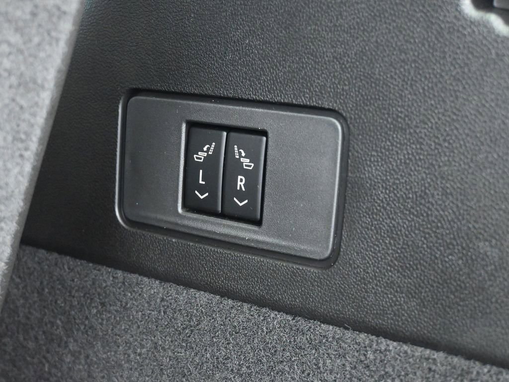 Used 2024 Cadillac XT6 Luxury image 44