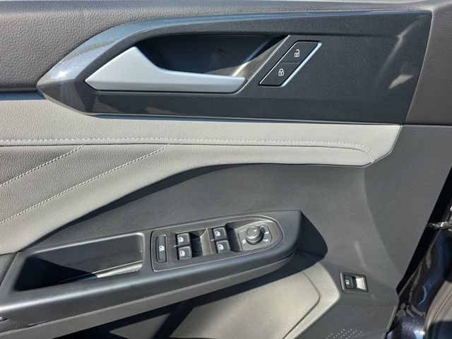 Certified 2024 Volkswagen Taos SEL AWD/4WD image 10