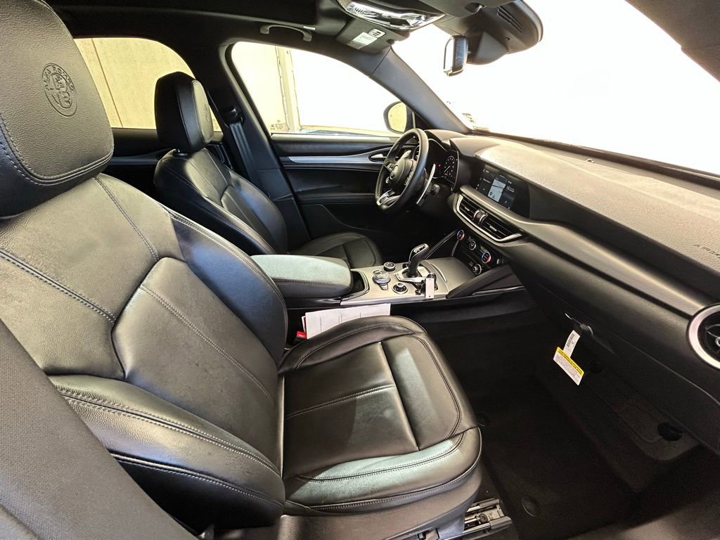 New 2025 Alfa Romeo Stelvio Sprint w/ Convenience Package image 14