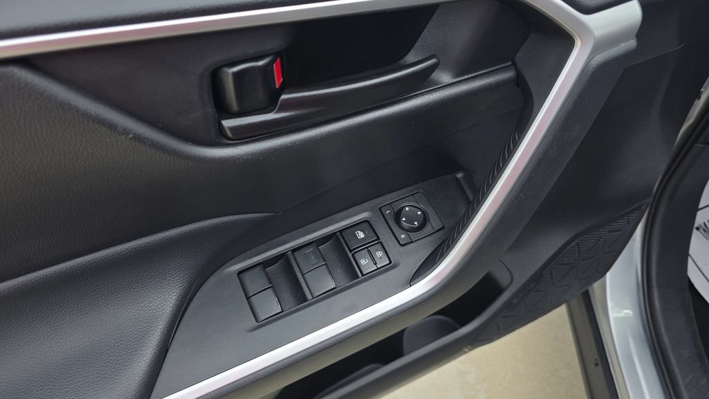 Used 2023 Toyota RAV4 LE FWD image 23
