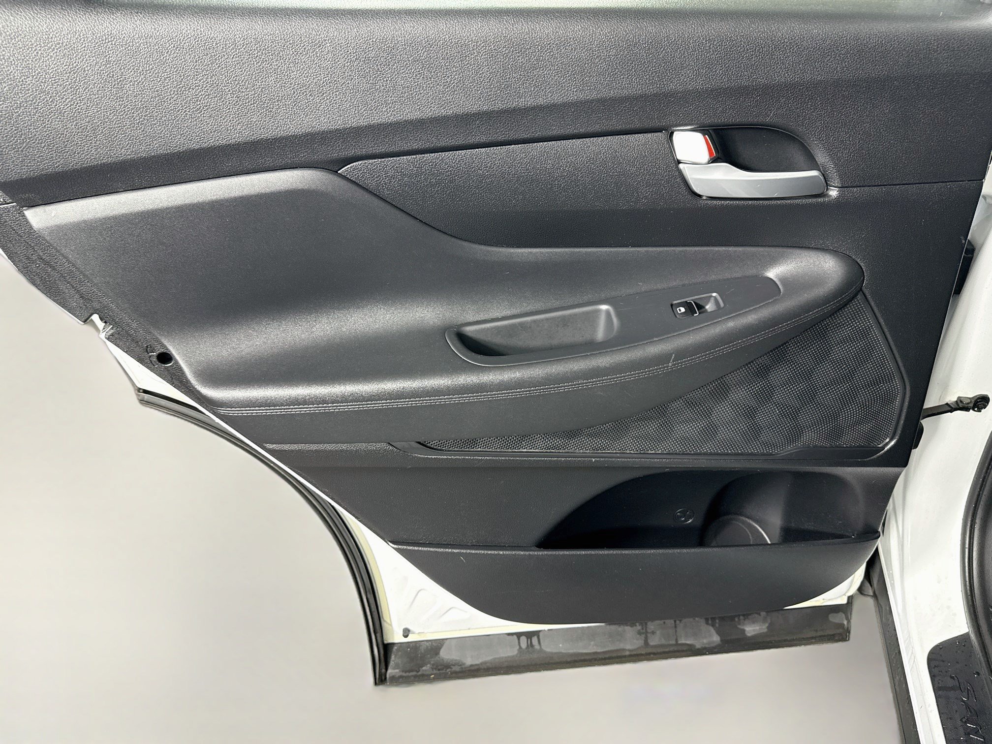 Used 2020 Hyundai Santa Fe SE FWD image 25