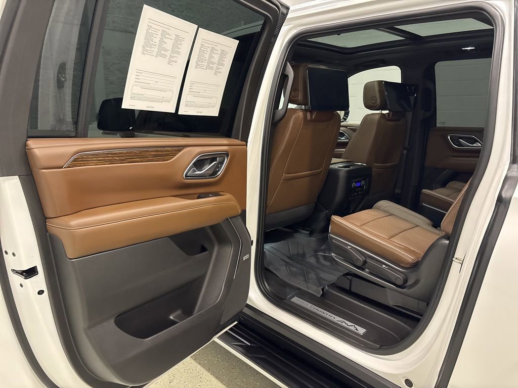 Used 2023 Chevrolet Suburban High Country w/ Advanced Technology Package image 28