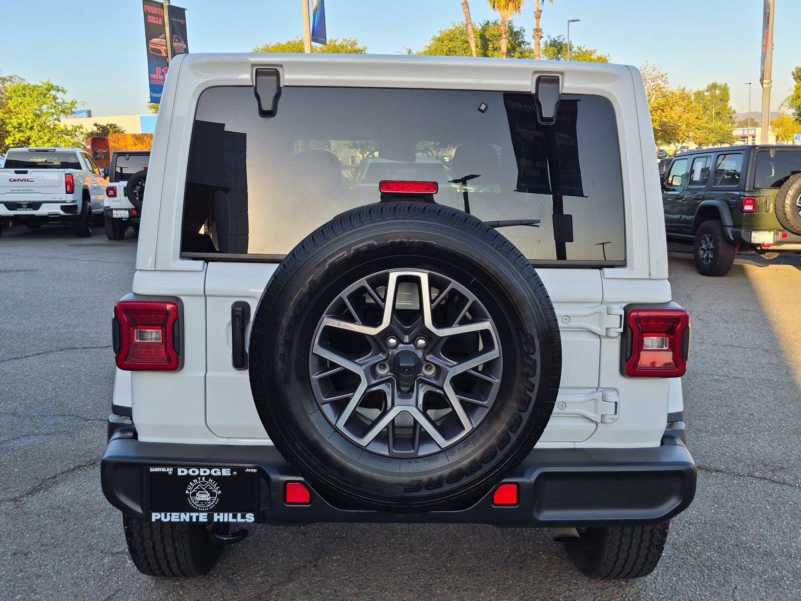 Used 2024 Jeep Wrangler Unlimited Sahara AWD/4WD image 5