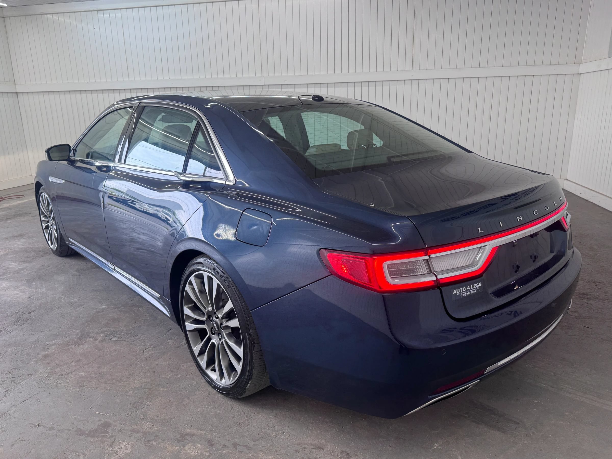 Used 2017 Lincoln Continental Select w/ Climate Package AWD/4WD image 7