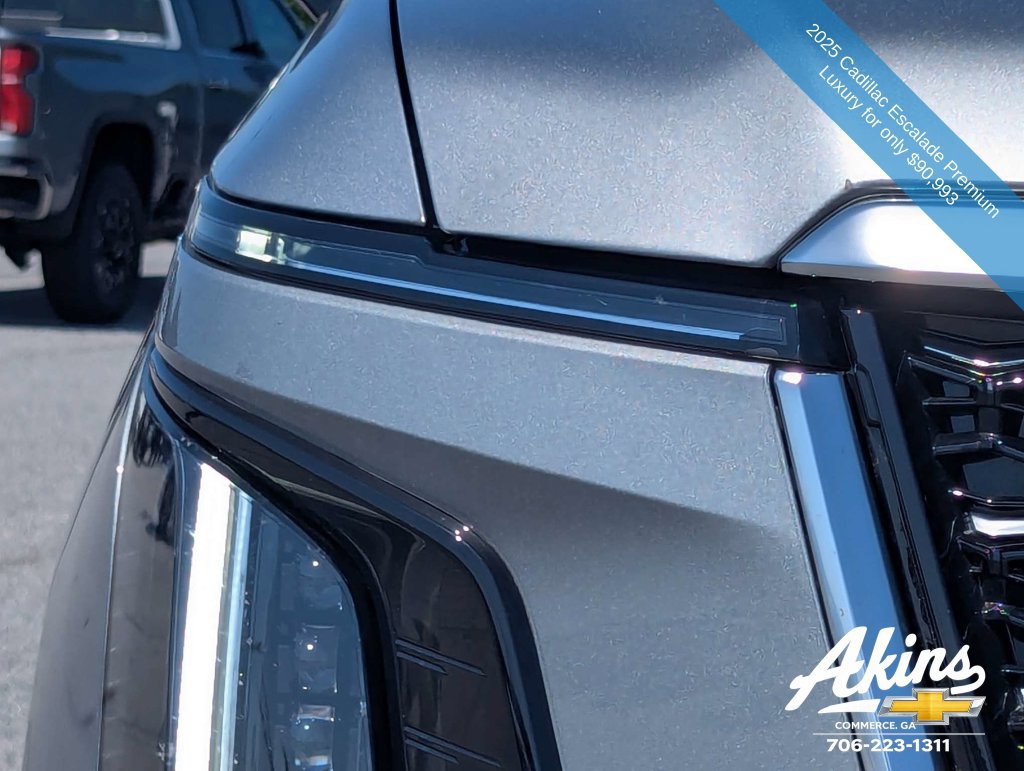 Used 2025 Cadillac Escalade Premium Luxury AWD/4WD image 10