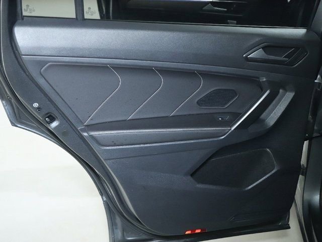 Used 2022 Volkswagen Tiguan SE R-Line image 15