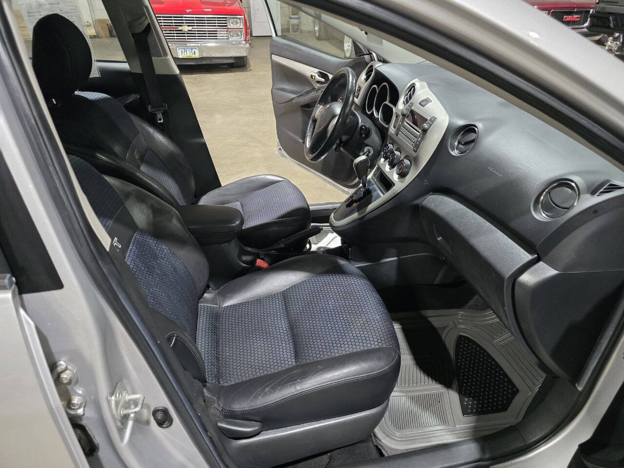 Used 2009 Pontiac Vibe GT FWD image 34