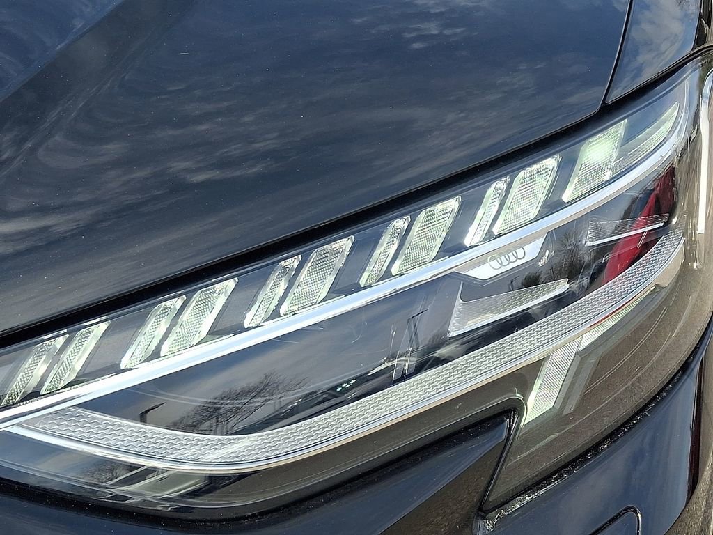 Used 2023 Audi S8 w/ S8 Comfort Plus Package image 10
