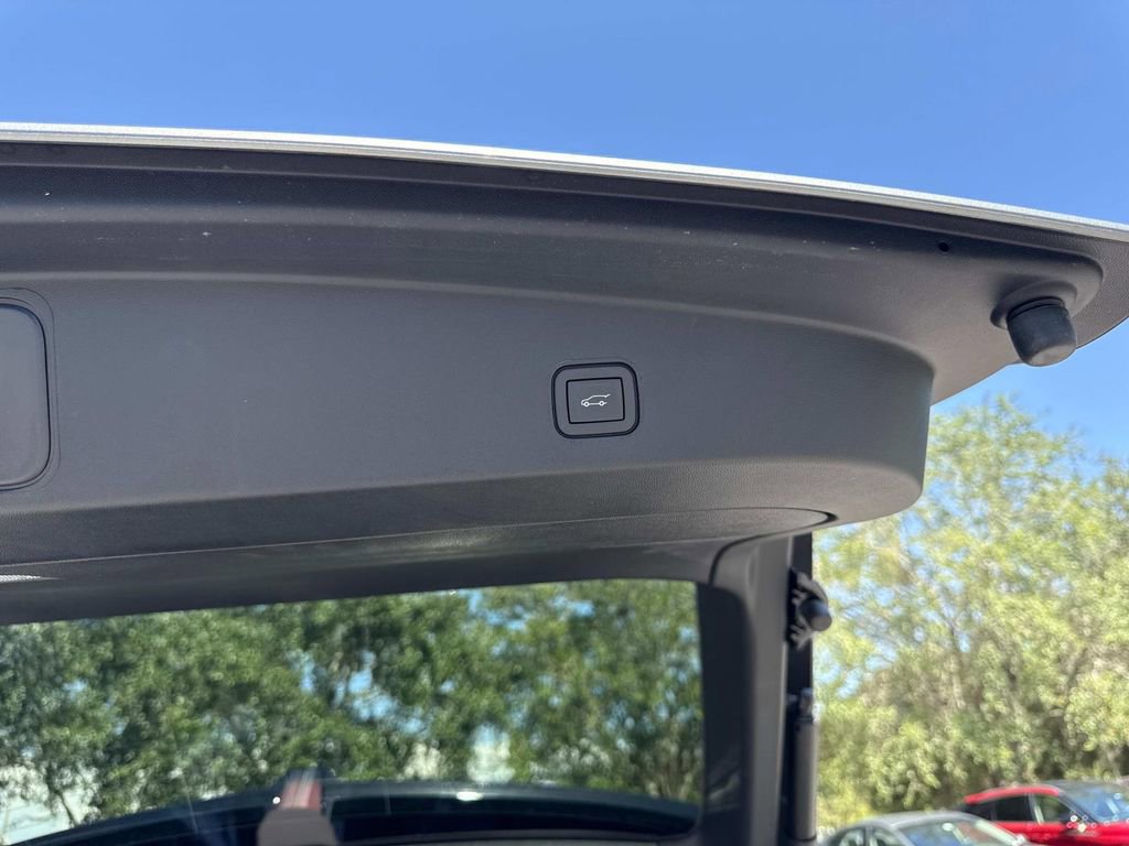 New 2026 Cadillac Lyriq V image 31