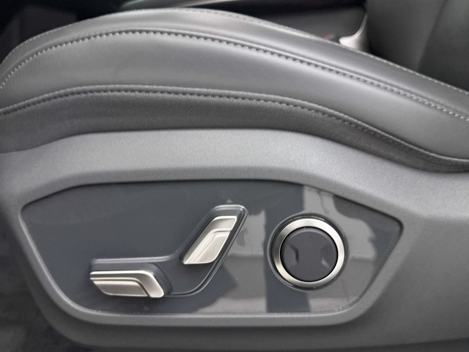 Certified 2024 Kia EV9 Light Long Range RWD image 29