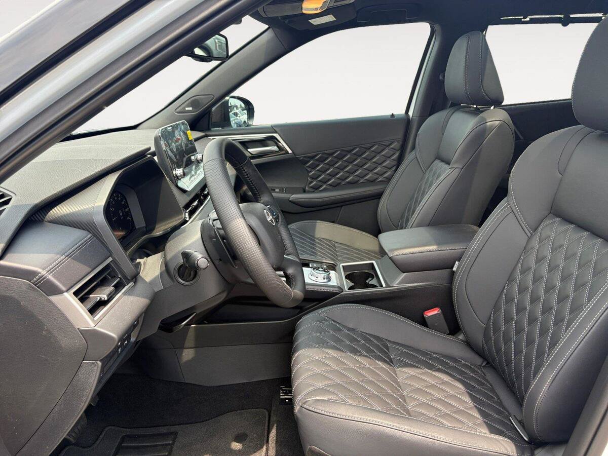 New 2026 Nissan Rogue Platinum AWD/4WD image 9