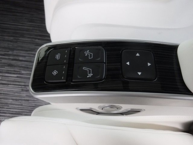 Used 2023 Mercedes-Benz Sprinter 3500 w/ Parking Package image 57